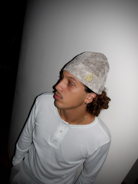 ASH BEANIE porté par un modèle